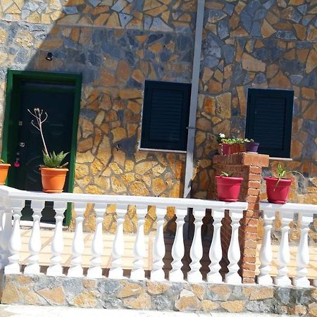 Villa Fredi オリクム エクステリア 写真